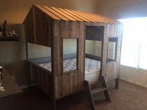 handmade-pallet-kids-paly-house-and-bed