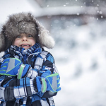 Kaip apsaugoti kūdikio odą žiemą: specialistai tėvams primena svarbiausias taisykles