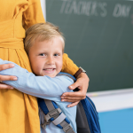 Pirmoko žingsnis į mokyklą: kaip padėti vaikui (ir sau) ištverti&hellip;